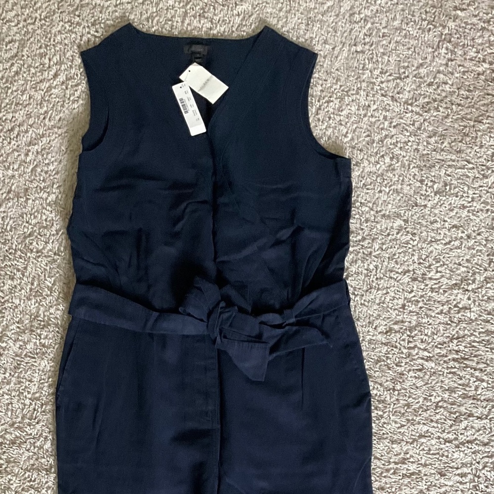 J.CREW V-NECK SLEEVELESS JUMPSUIT. SIZE: 10. COLOR: NAVY. ITEM # C4481.